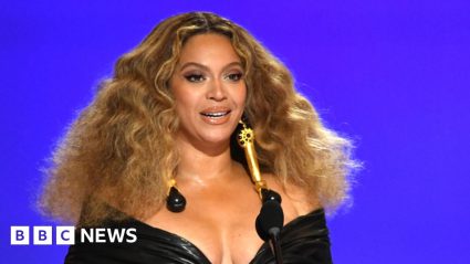 Beyoncé and Ronaldo among those to lose Twitter blue check in purge
