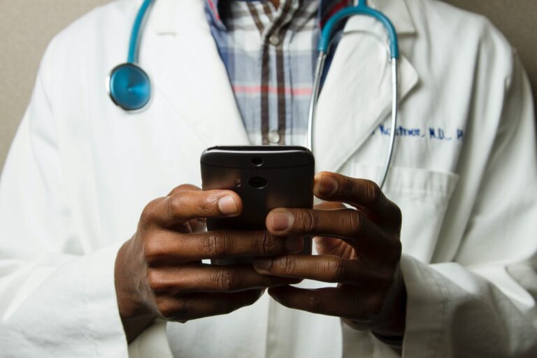 Top Features & Challenges of mHealth Development