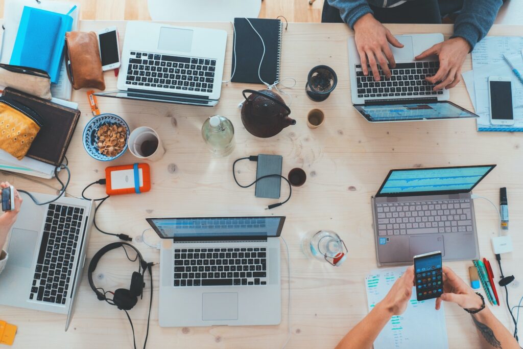 how-to-manage-your-development-team-if-youre-a-solopreneur