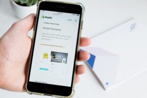the-5-key-differences-between-shopify-and-shopify-plus