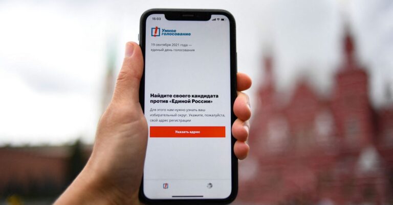 Apple shut down a voting app in Russia. That should worry everyone.
