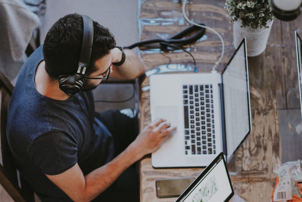 how-to-improve-your-cx-with-a-remote-customer-service-team