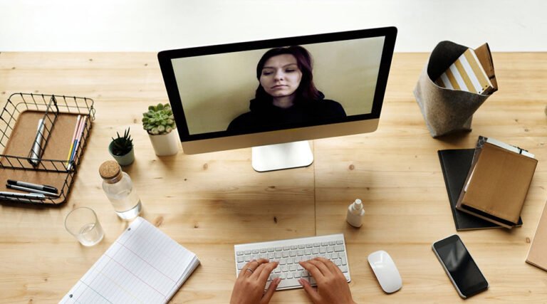 What Is an Ideal Remote Team? Best Tips on How To Manage a Remote Team