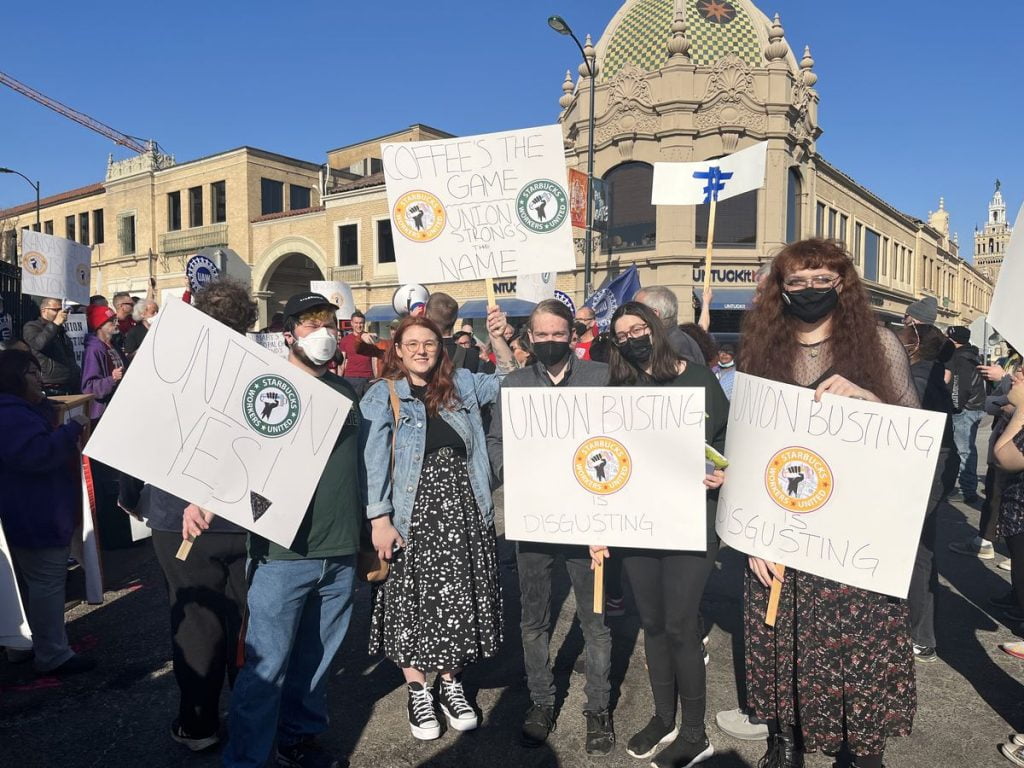 how-a-bunch-of-starbucks-baristas-built-a-labor-movement