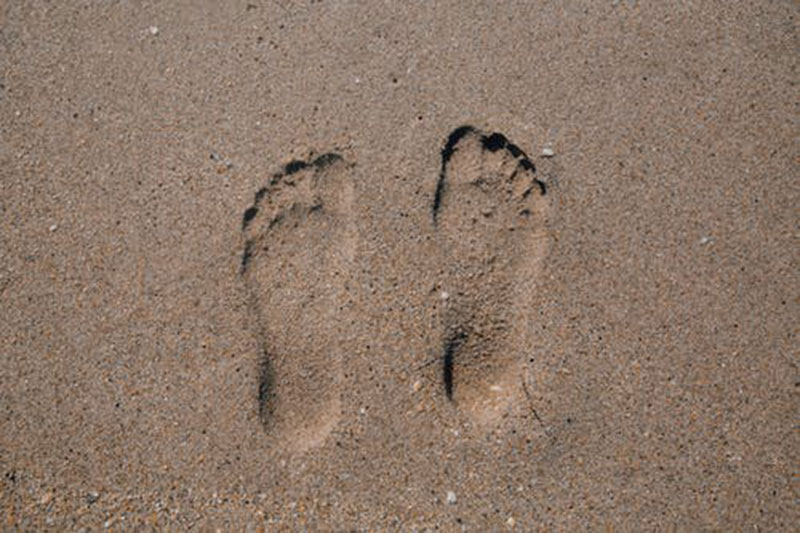 Beach-Footprints-background-1 Beach background images that you can use for free