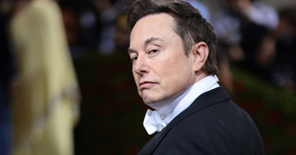 What you need to know about Elon Musk’s big meeting with Twitter employees