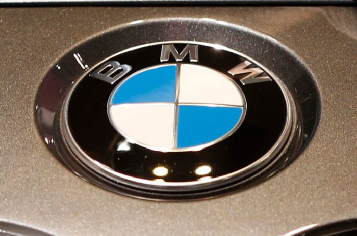 silver-lettering-700x464 The BMW logo meaning and how it was slightly changed over the years