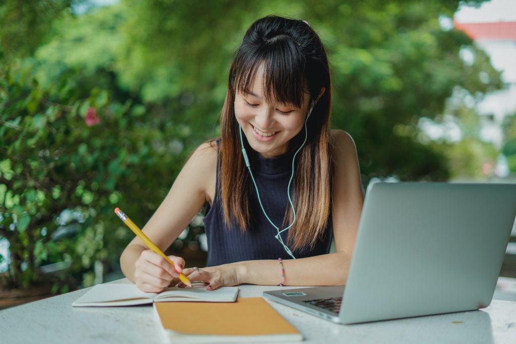Content Syndication: What It Is & How to Do It Successfully